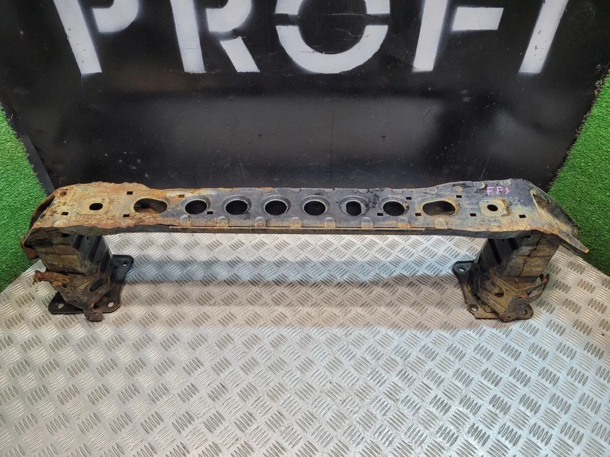 Усилитель переднего бампера дефект на Ford Focus 3