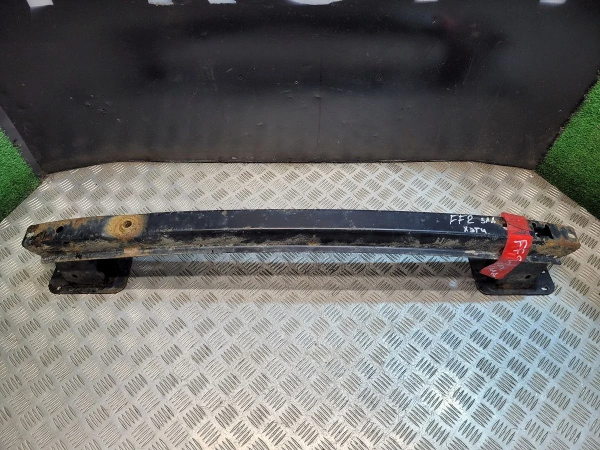 Усилитель заднего бампера на Ford Focus 2