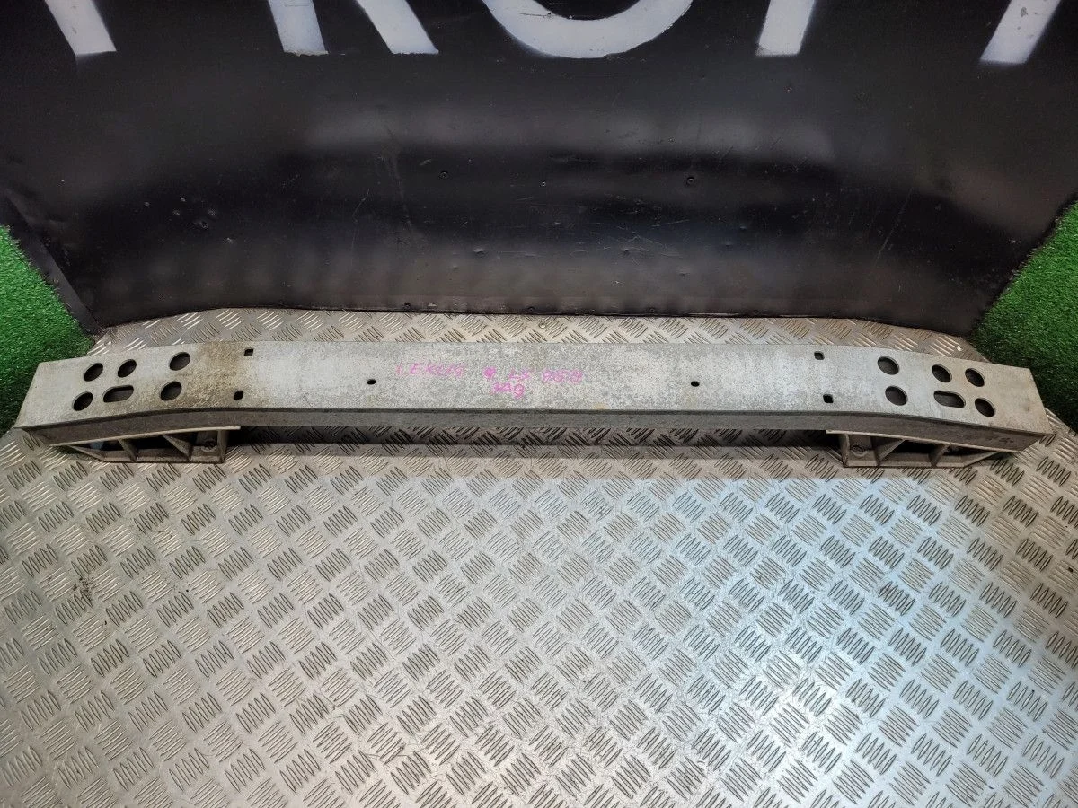 Усилитель заднего бампера на Lexus LS460L