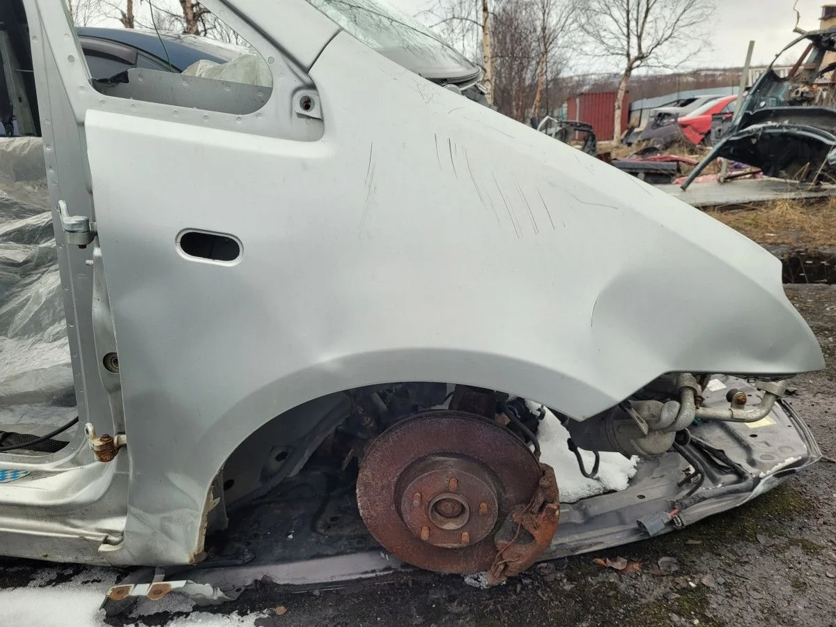 Крыло переднее правое дефект на Ford C-MAX