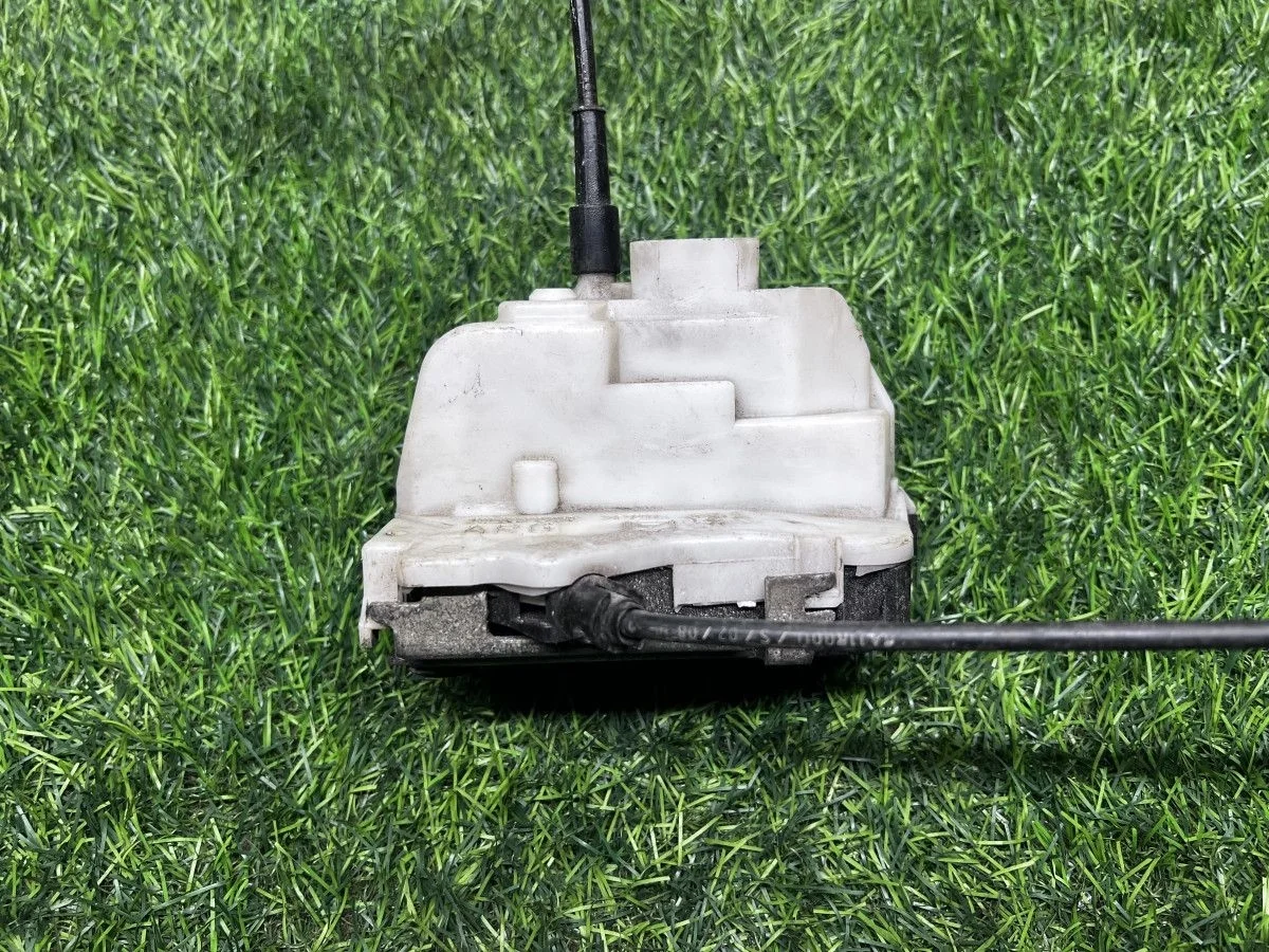 Замок двери передней левой Renault Megane II