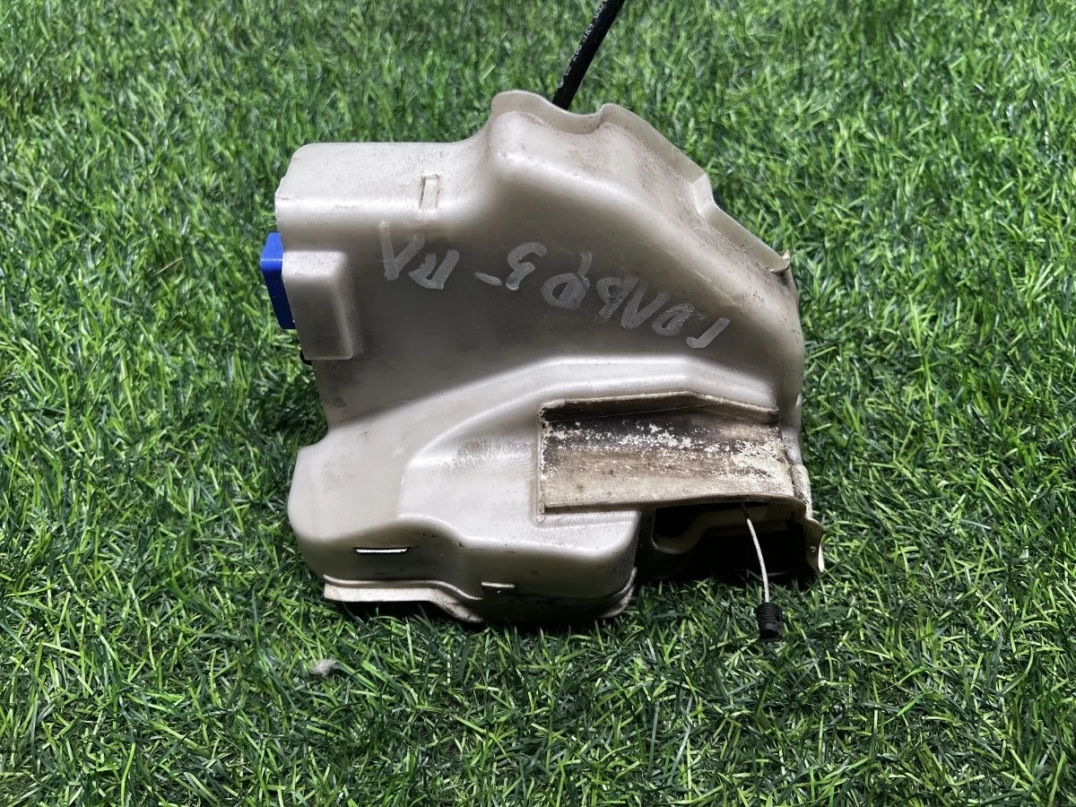 Замок двери передней левой Volkswagen Golf 5