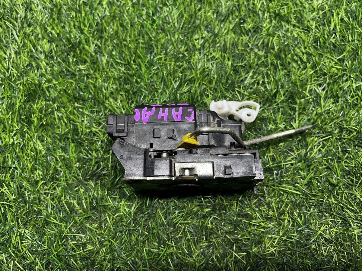 Замок двери задней левой Renault Sandero