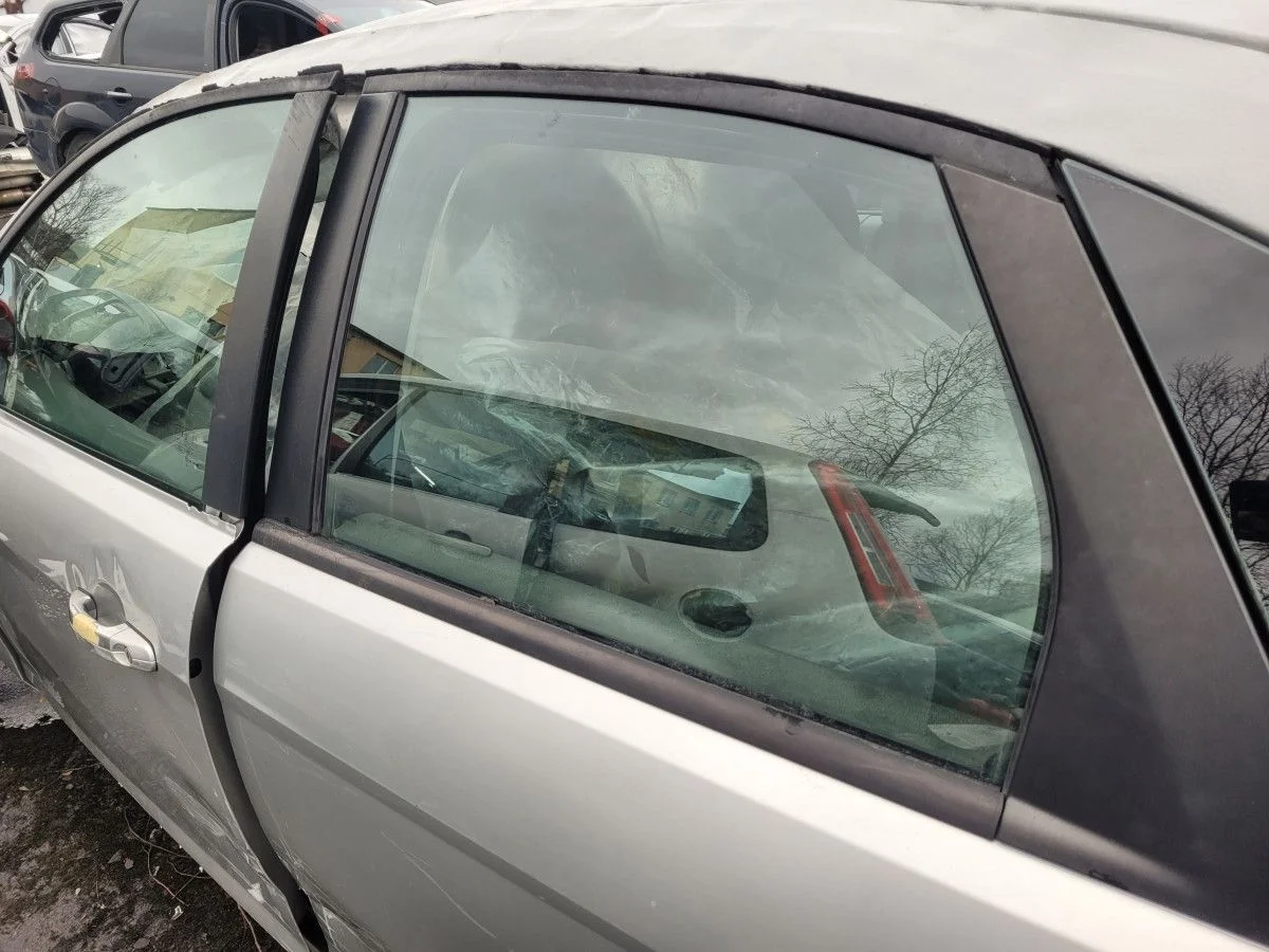 Стекло двери задней левой на Focus 2 рест