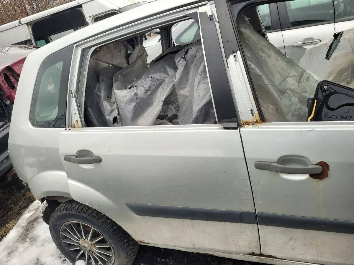 Дверь задняя правая на Ford Fiesta