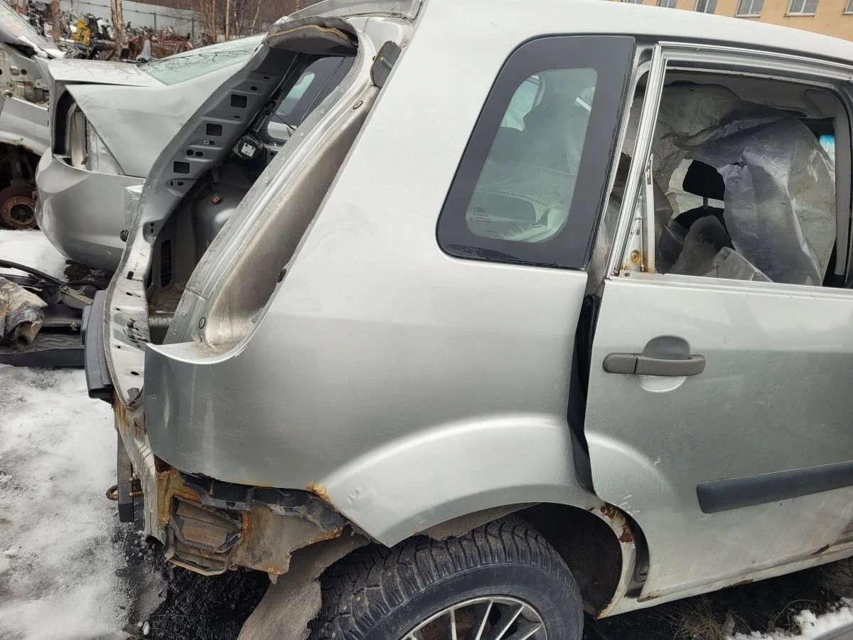Крыло заднее правое на Ford Fiesta