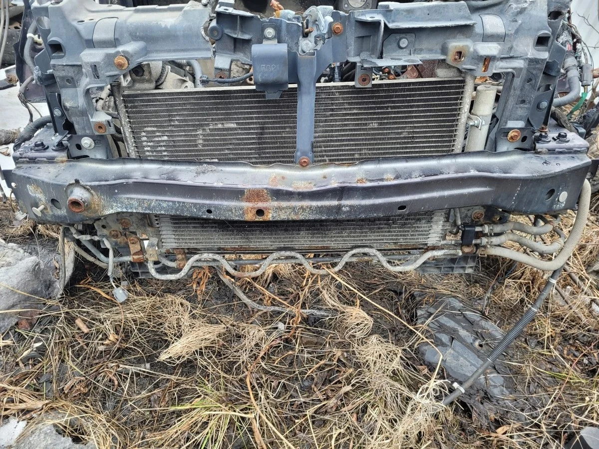 Усилитель переднего бампера на Mazda CX-7