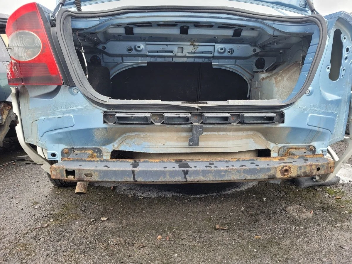 Панель задка на Ford Focus 2 седан