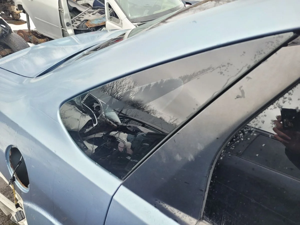 Стекло глухое правое на Ford Focus 2