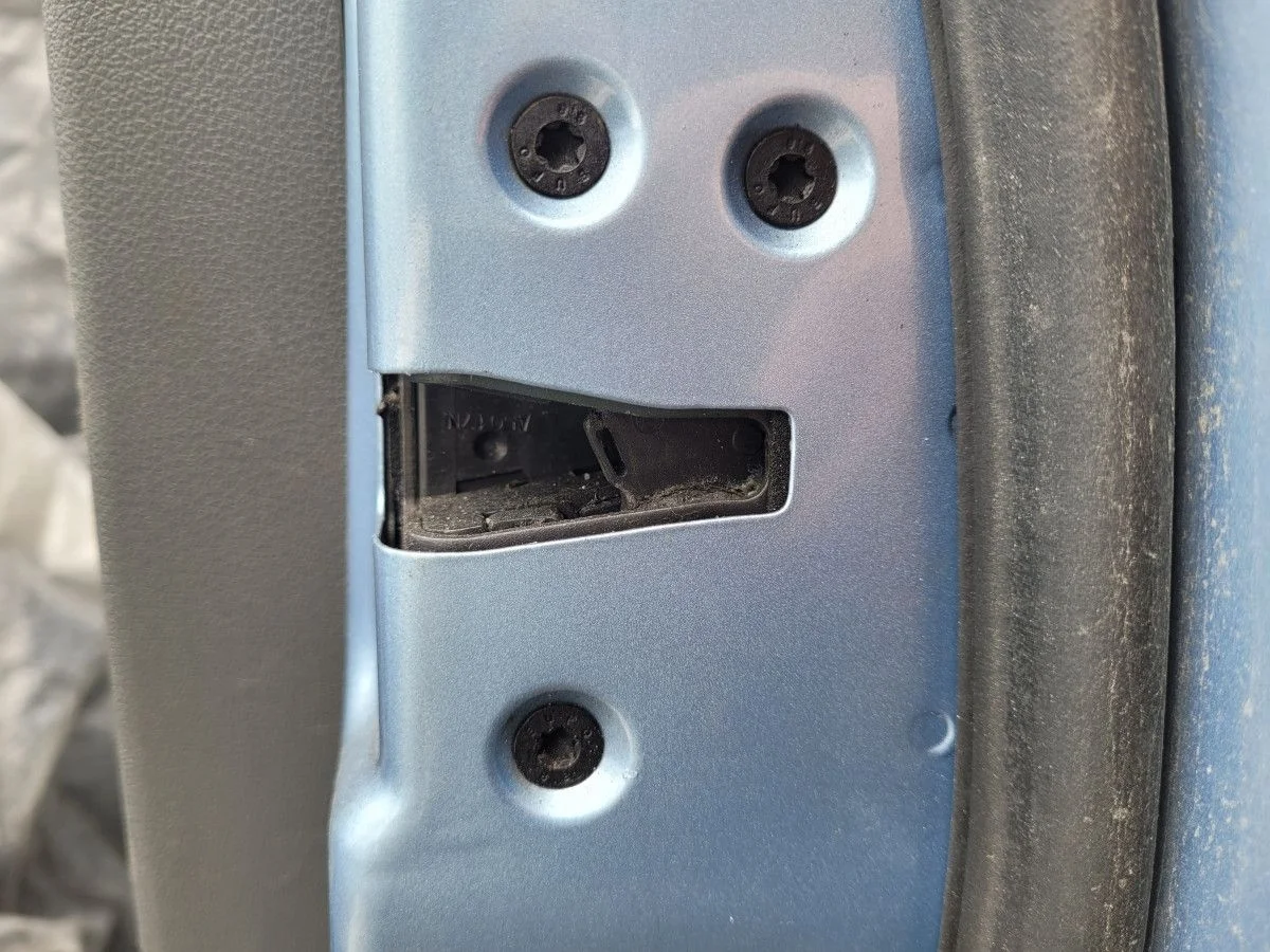 Замок двери задней правой на Ford Focus 2