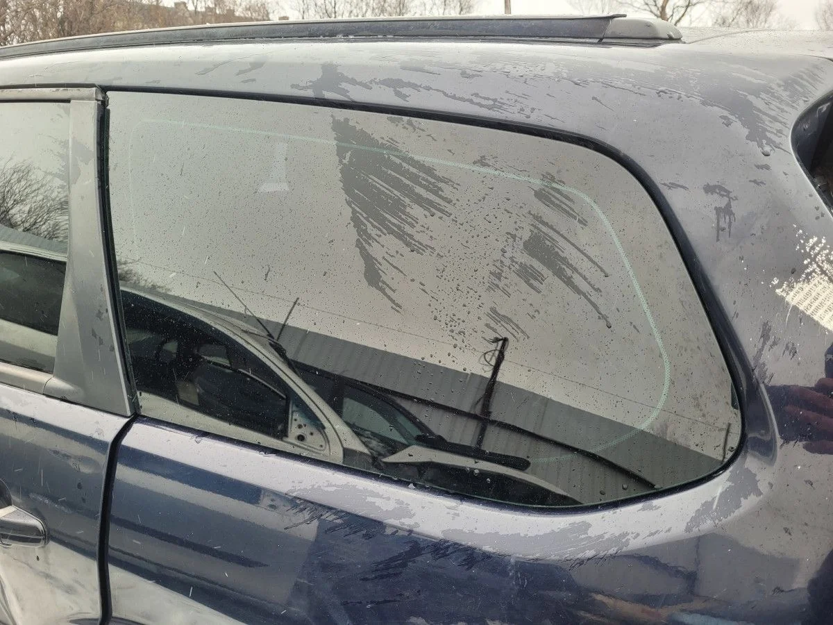 Стекло глухое левое на Ford Focus 2