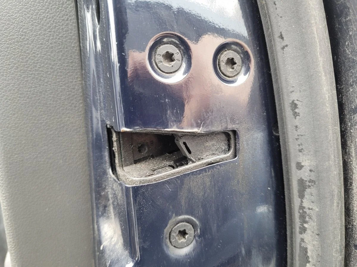 Замок двери задней правой на Ford Focus 2