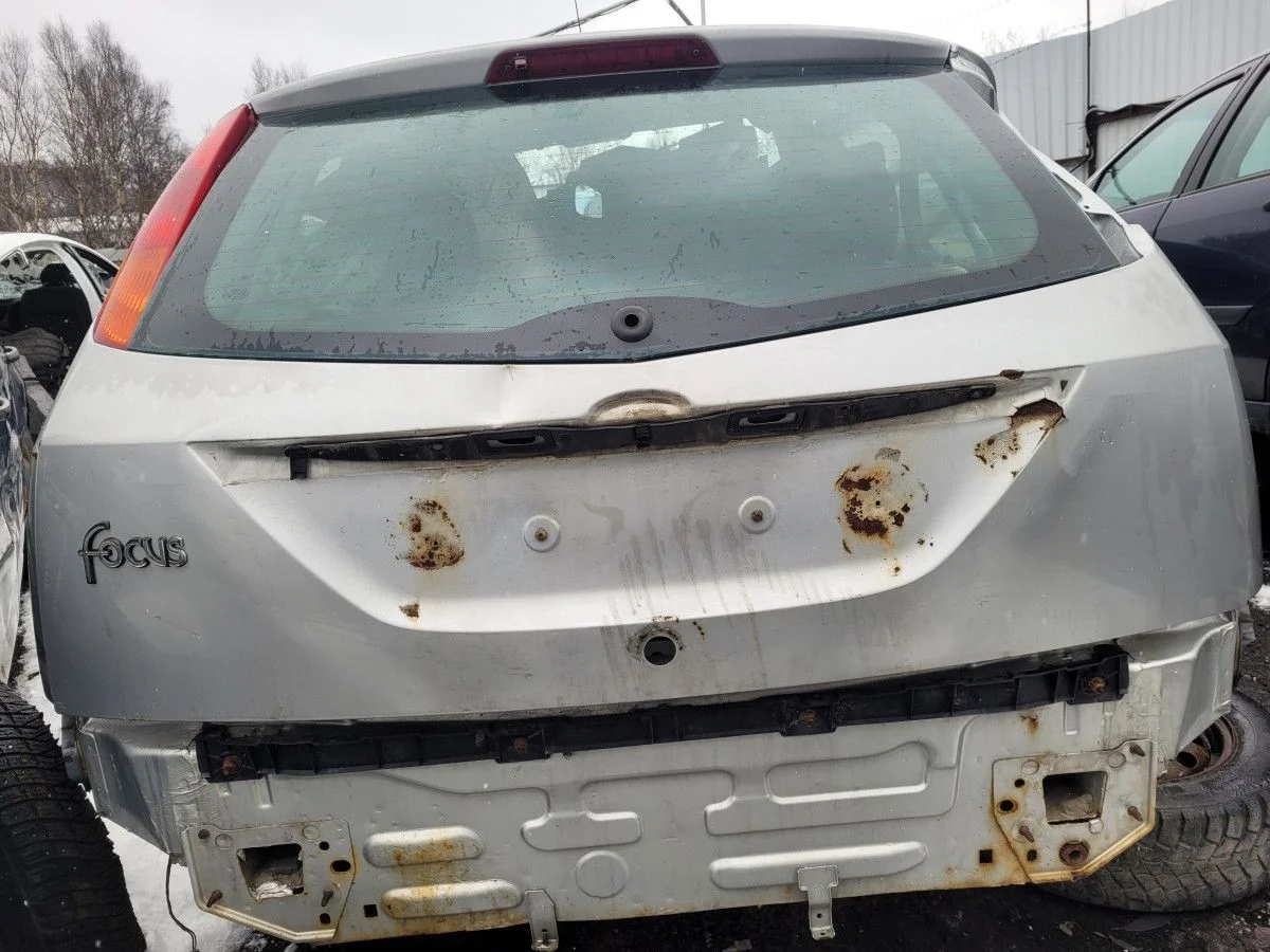 Крышка багажника на Ford Focus 1 хэтч