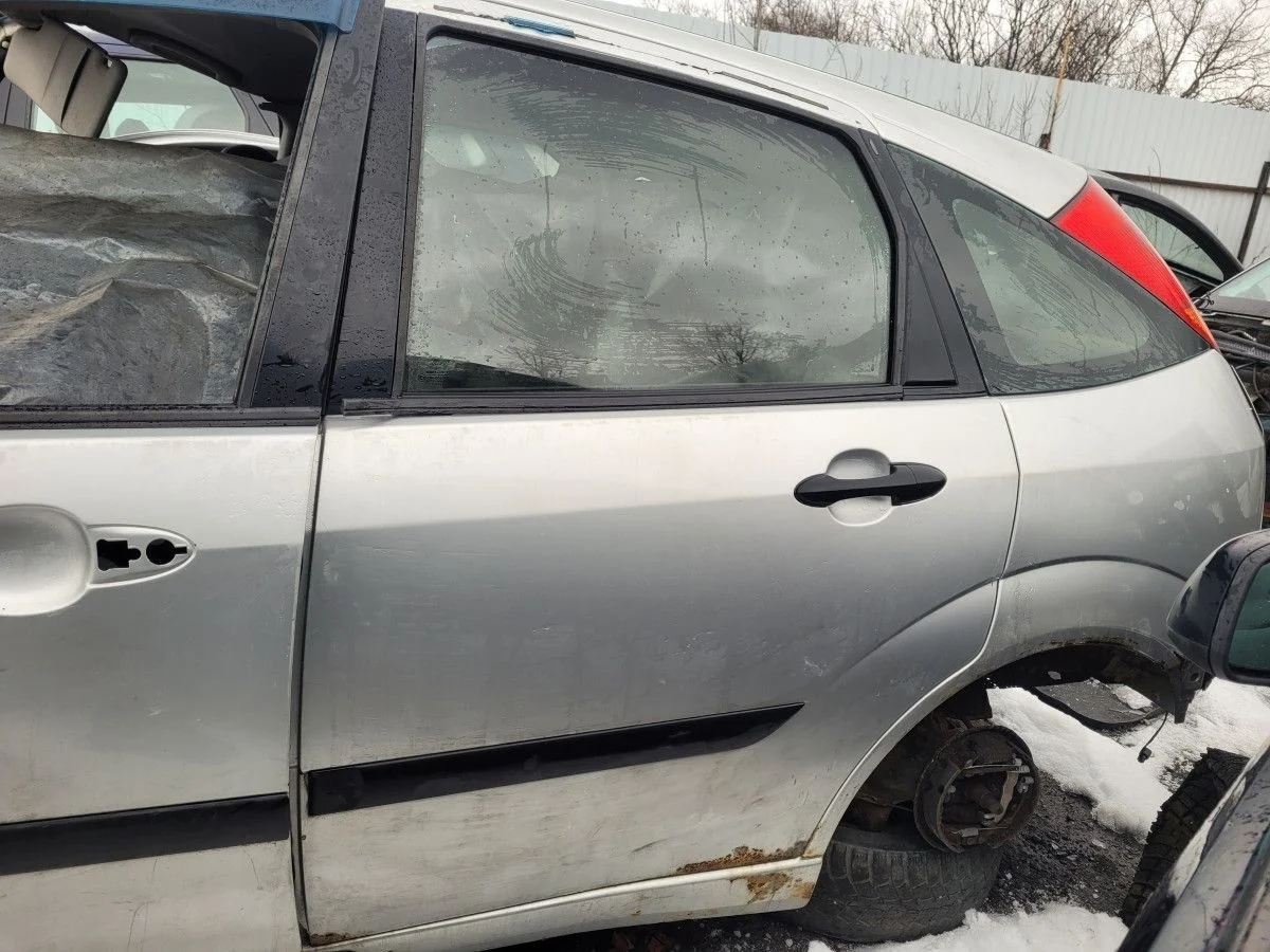 Дверь задняя левая на Ford Focus 1
