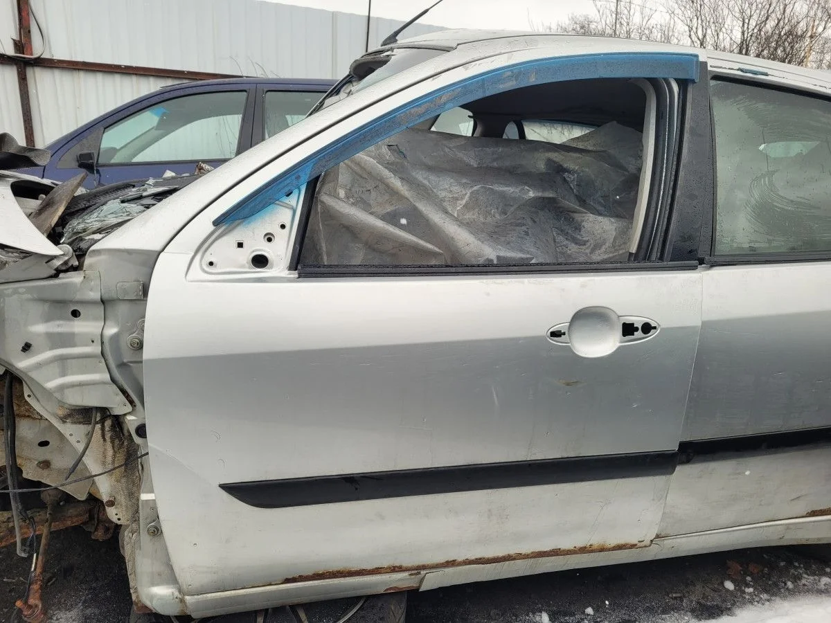 Дверь передняя левая на Ford Focus 1