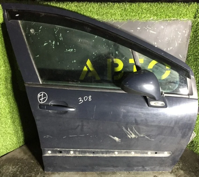 Дверь передняя правая Peugeot 308