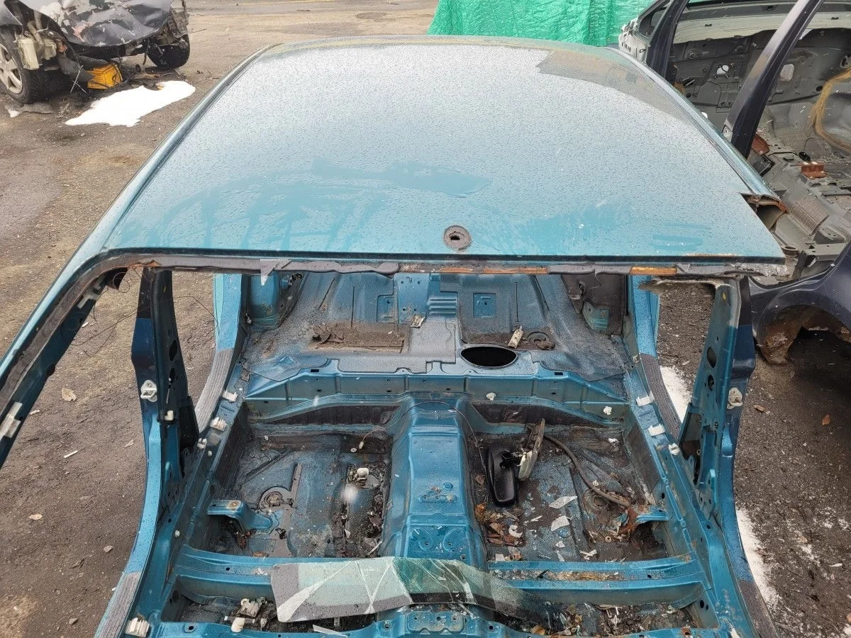 Крыша (на части) на Toyota Avensis T220
