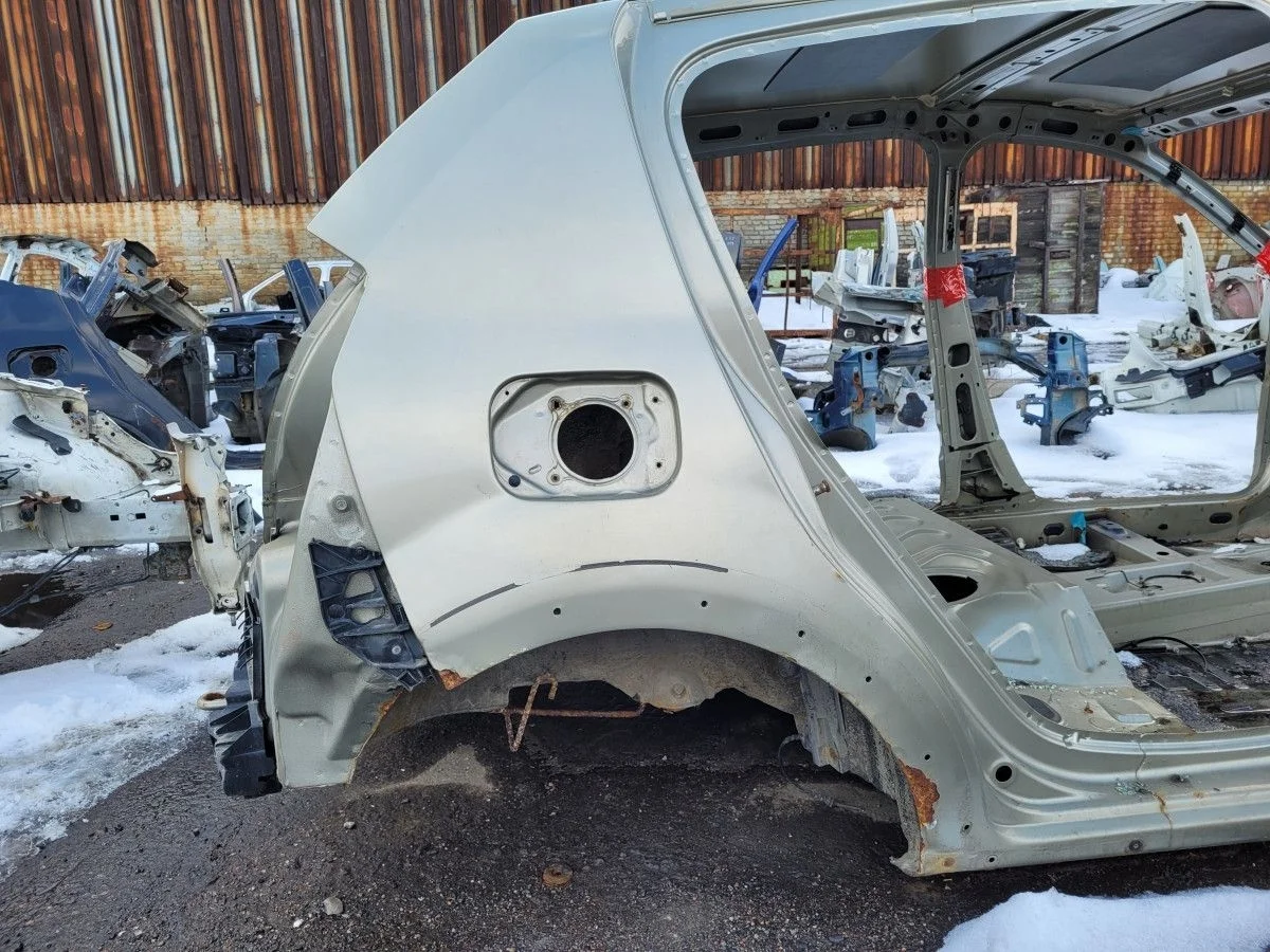 Крыло заднее правое на Renault Sandero Stepway