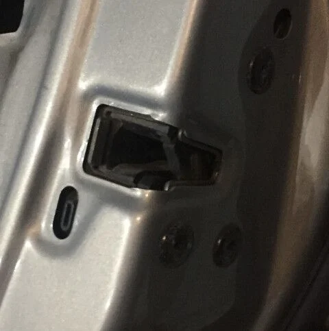 Замок задней правой двери  Renault Scenic 2