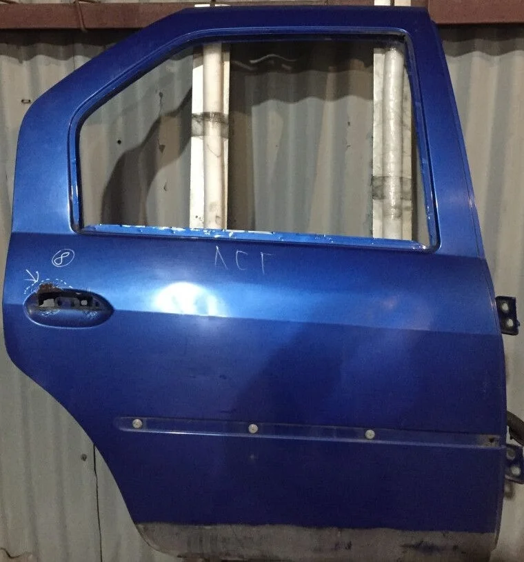 Задняя правая дверь  Renault Logan 1