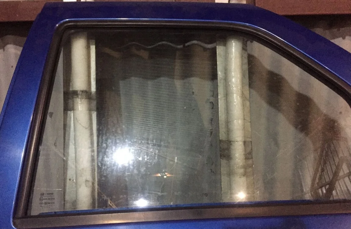 Стекло задней левой двери  Renault Logan 1