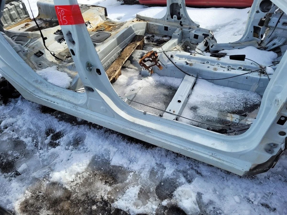 Порог правый на Hyundai Solaris