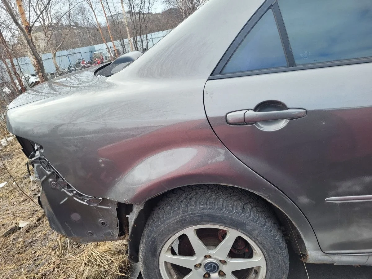 Крыло заднее правое на Mazda 6 GG седан