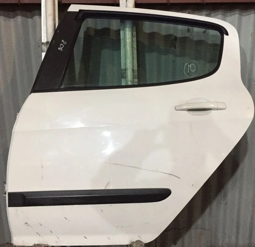 Дверь задняя левая Peugeot 308