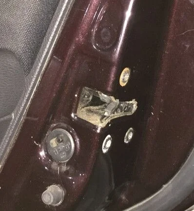 Замок задней правой двери Hyundai Santa Fe2