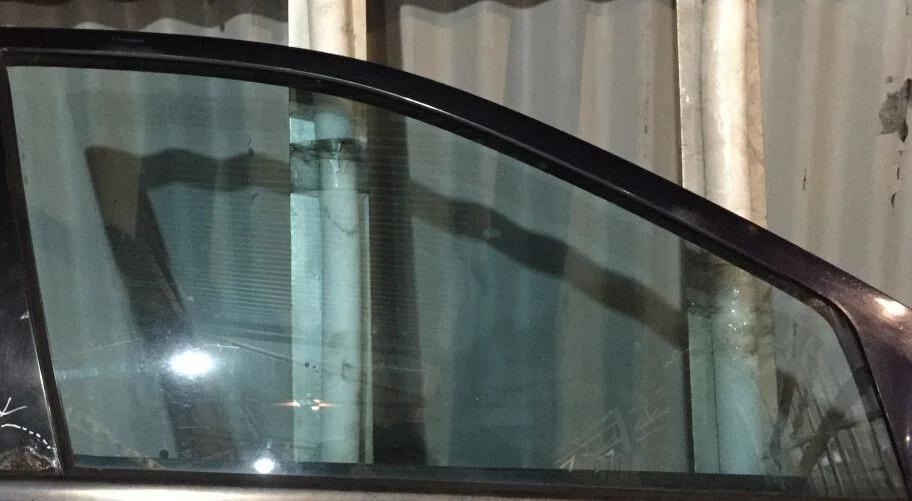 Стекло передней правой двери Mercedes C W203