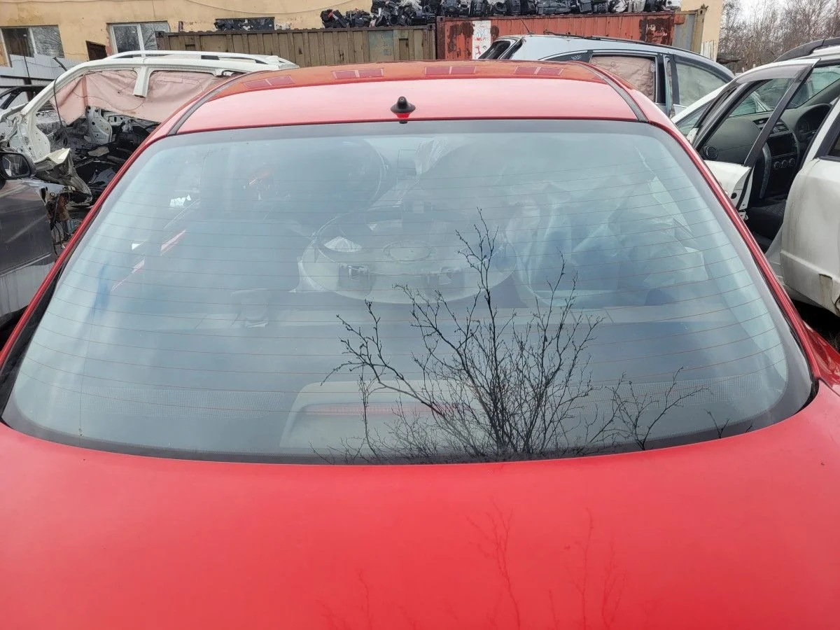 Стекло заднее на Mazda 6 GG седан