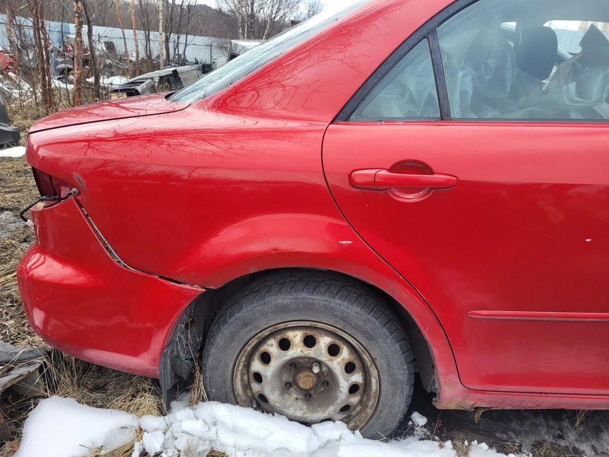 Крыло заднее правое на Mazda 6 GG седан