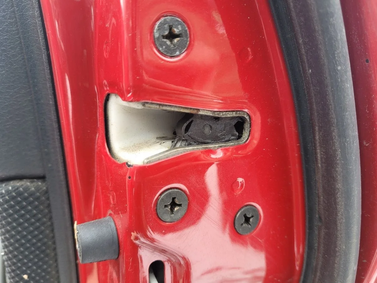 Замок двери задней правой на Mazda 6 GG