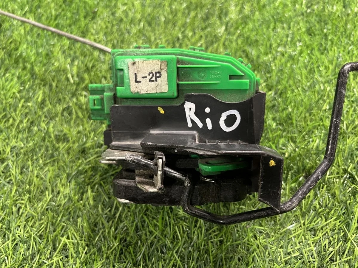 Замок двери задней левой Kia Rio