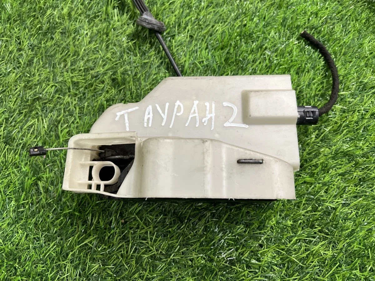 Замок двери передней правой Volkswagen Touran