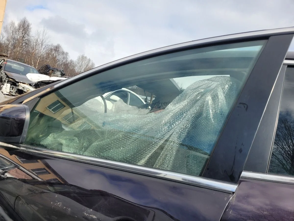 Стекло двери передней левой на Mazda CX-7