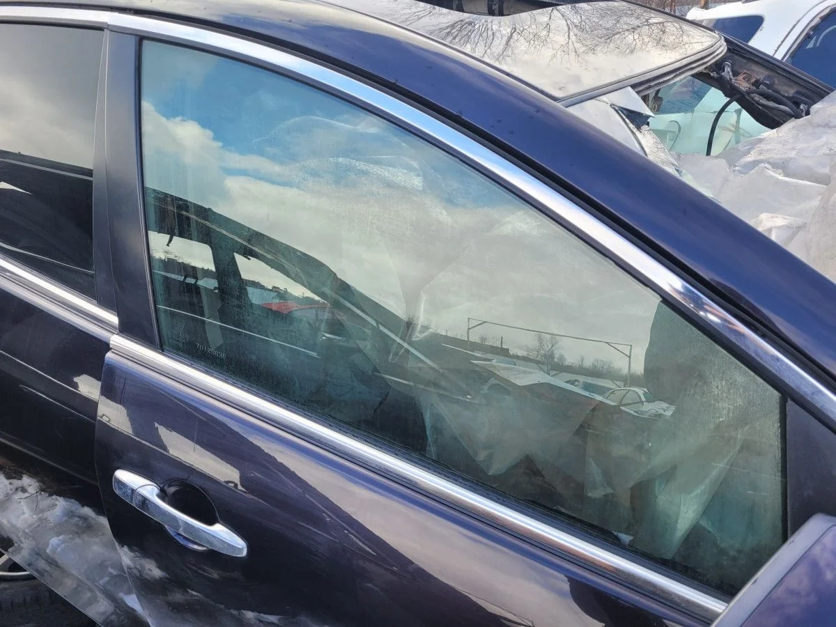 Стекло двери передней правой на Mazda CX-7