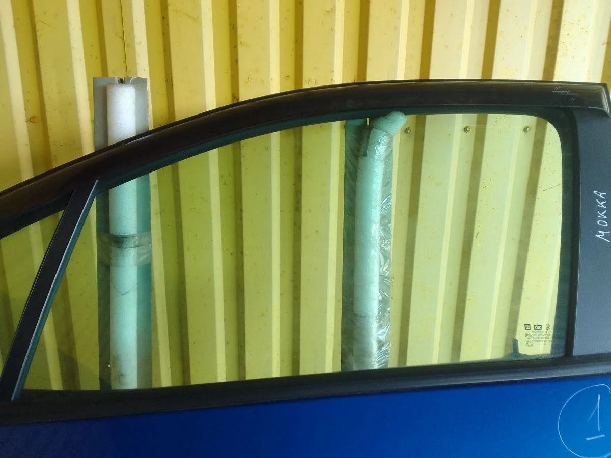 Стекло переднее левое Opel Mokka