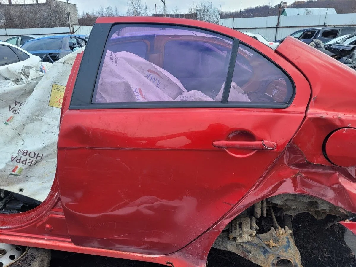 Дверь задняя левая на Mitsubishi Lancer 10