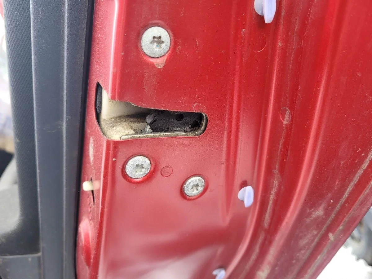 Замок двери задней правой на Lancer 10