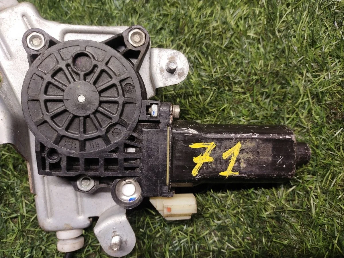 Мотор стеклоподъемника задний Hyundai Accent 2