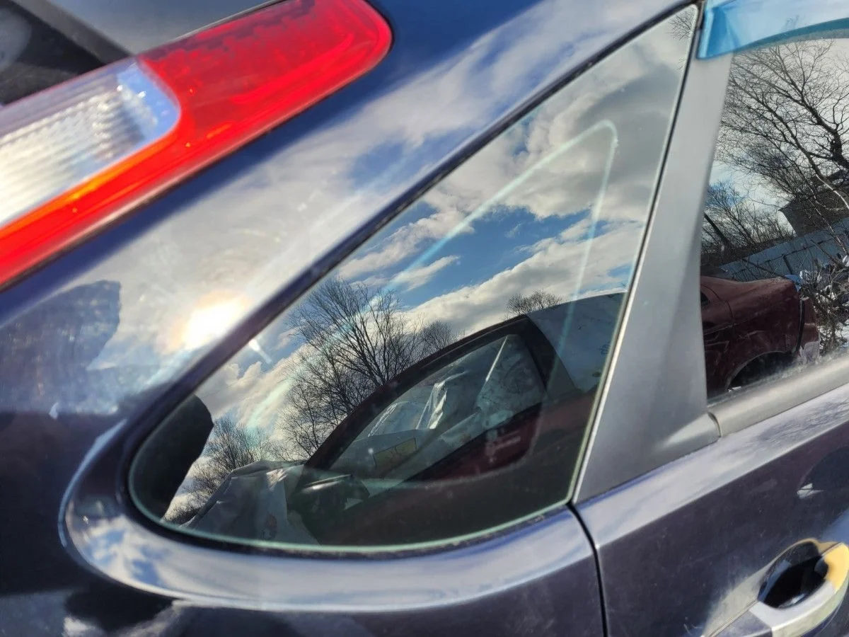 Стекло глухое правое для Ford Focus 2