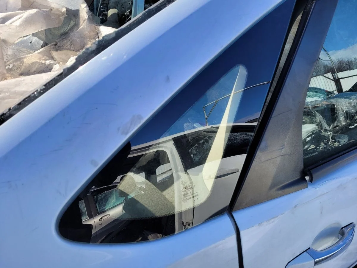 Стекло глухое правое на Ford Focus 2 рест