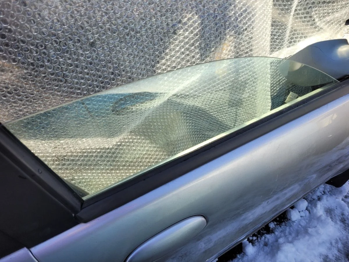 Стекло двери передней правой на Fiat Albea