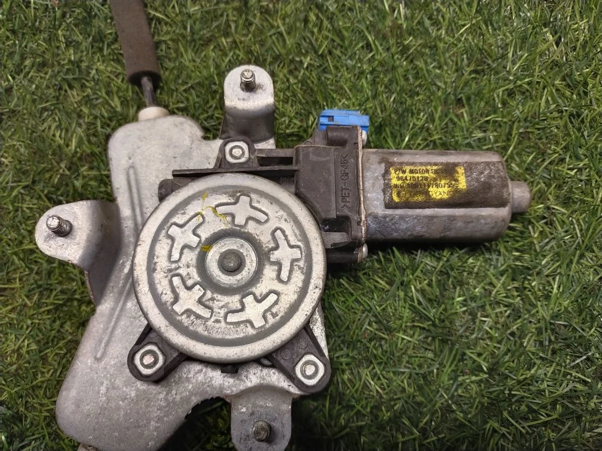 Мотор стеклоподъемника передний левый Chevrolet