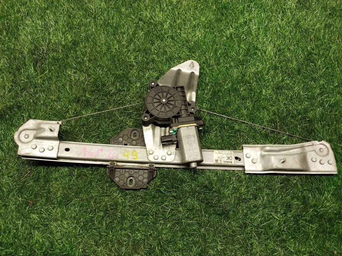 Стеклоподъемник передний правый Renault Logan 2