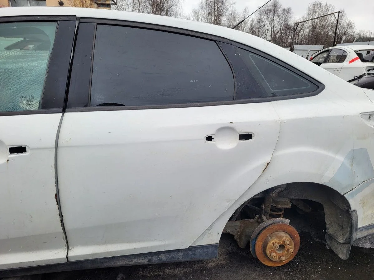 Дверь задняя левая на Ford Focus 3