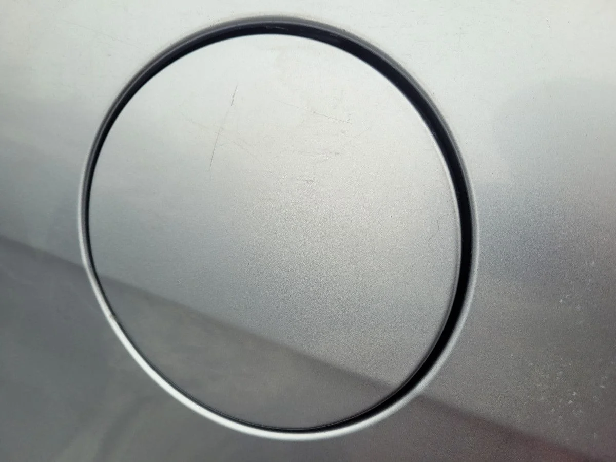 Лючок бензобака на Lancer 10 хэтчбек