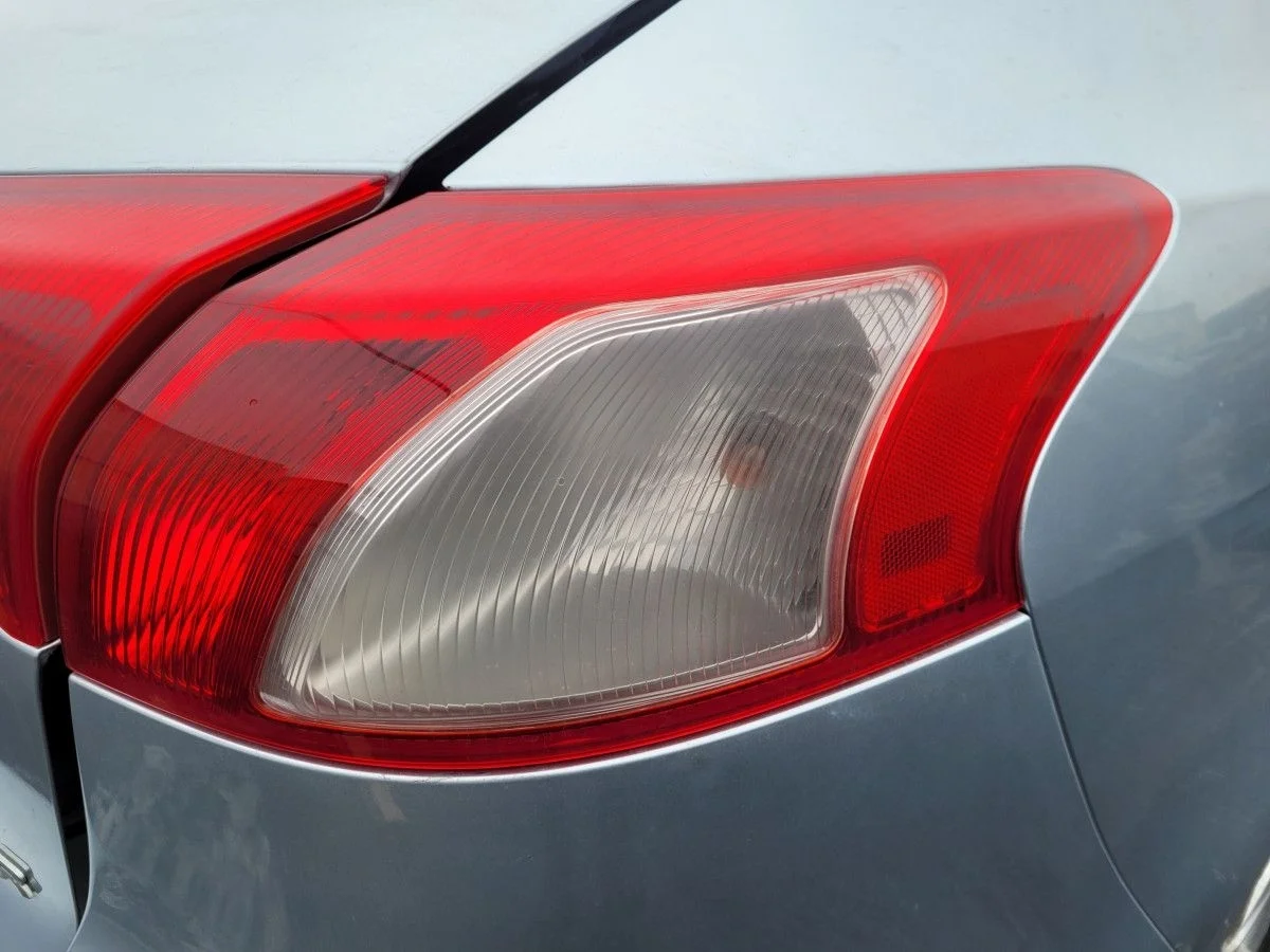 Фонарь наружный правый на Lancer 10 хэтчбек