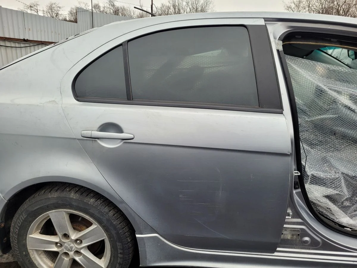 Дверь задняя правая на Lancer 10 хэтчбек